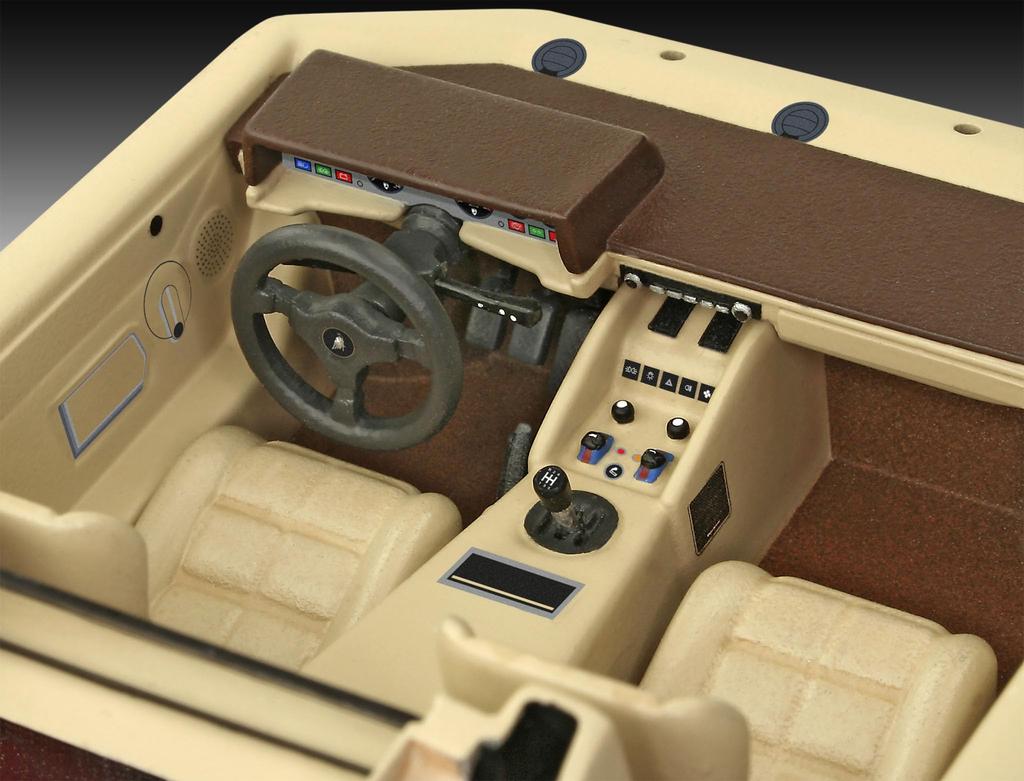 Revell 1/24 Lamborghini Countach LP500S Plastic Model Kit 07730 (Automobile)