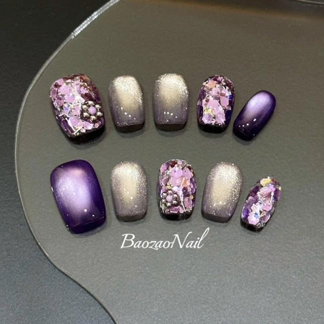 

Звезда Xiaohongshu Дайлу: Элегантные фиолетовые накладные ногти «кошачий глаз», отбеливающие кожу, бутик высокого класса. Large L