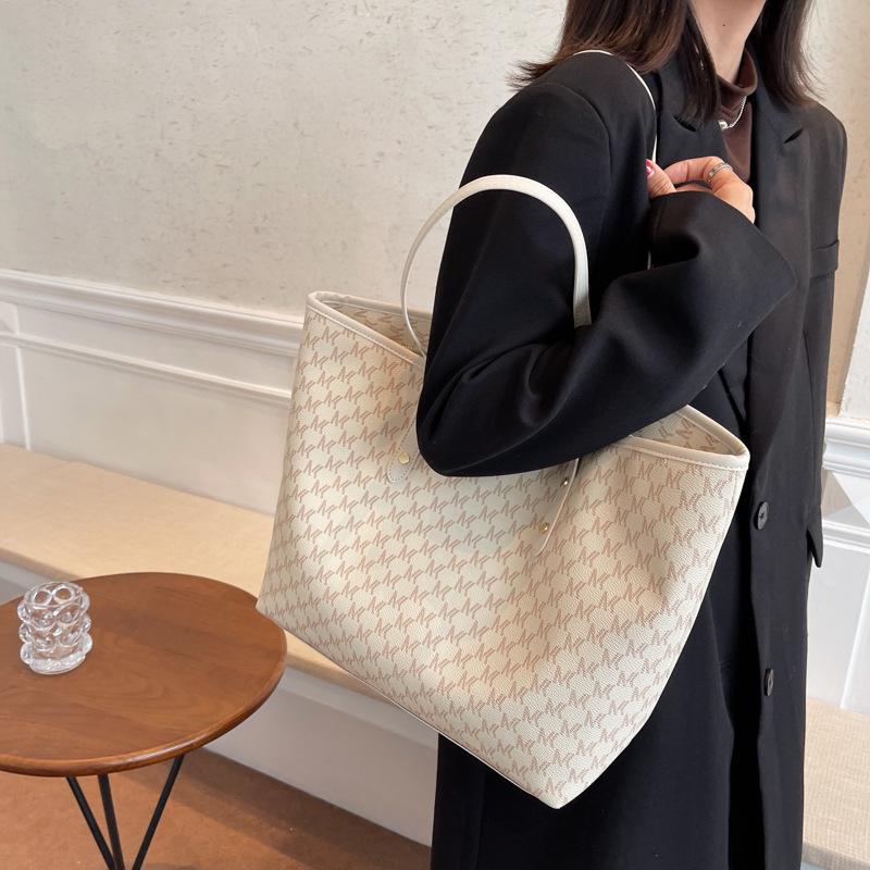 Versatile Hand Carry New Fashion Women's Bag Versatile Commuter Shoulder Bag Large Capacity