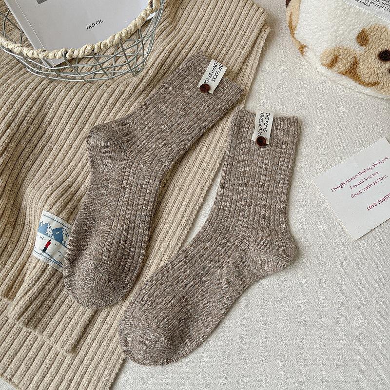 Autumn and Winter Fabric Label Button Wool Socks, Women's Mid-calf Socks, Solid Color Thickened Warm and Versatile Pile Socks