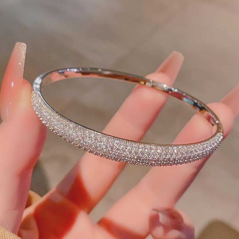 New Half-circle Bracelet with Light Luxury and High-end Feel Buckle Bracelet with Versatile Light Luxury and High-end Feel