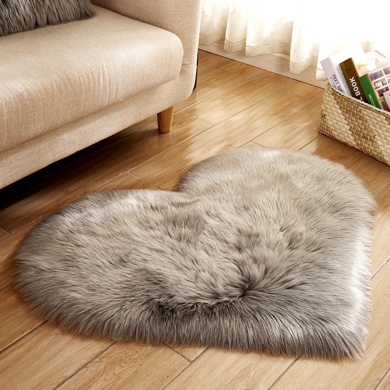 Heart-Shaped Plush Non-Slip Rug for Girls - Cute and Versatile Home Decor
