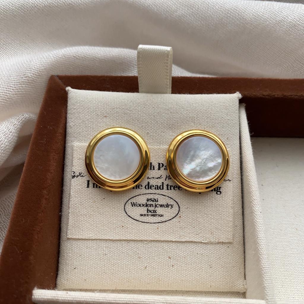 Classic Round Natural Shell Stud Earrings, Fashionable, Simple and Versatile Temperament, High-end Earrings, Popular Every Year