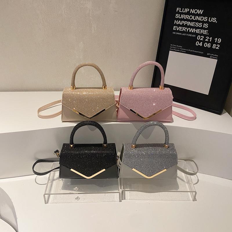 New fashionable and versatile simple and highend shoulder messenger bag trendy and popular niche design handbag