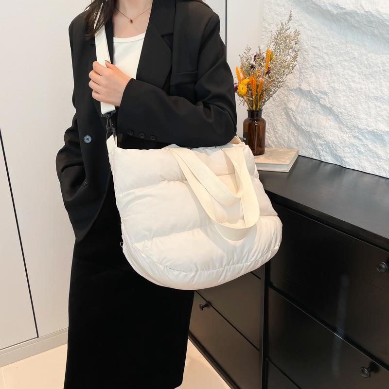 2025 Trendy New Large-capacity Autumn and Winter Clouds Fashion Underarm Space Cotton Single Shoulder Crossbody Tote Women's Bag