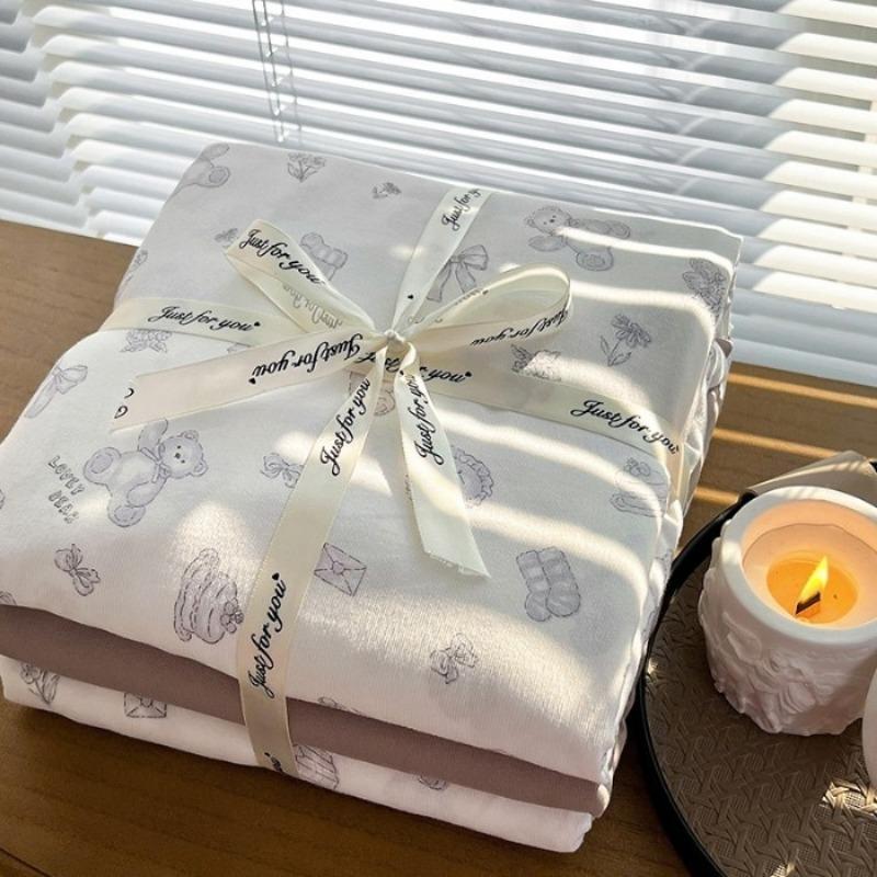 

Новый класс А 2025 года вязаный хлопковый двухслойный четырехпредметный комплект, пододеяльник с мелким цветочным рисунком, трехпредметный комплект для студентов 1.8m sheet 4pcs