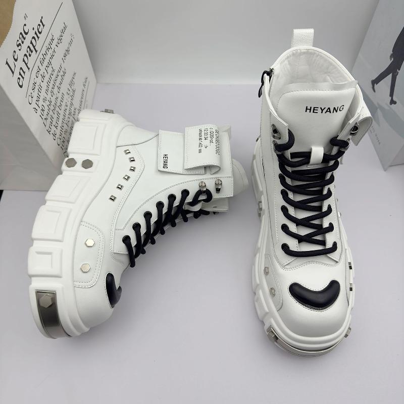 Modne męskie buty wysokie wszechstronne białe casualowe na grubej podeszwie w stylu punkowym buty rycerskie niszowy trend męska moda nitowane buty Botas Hombre