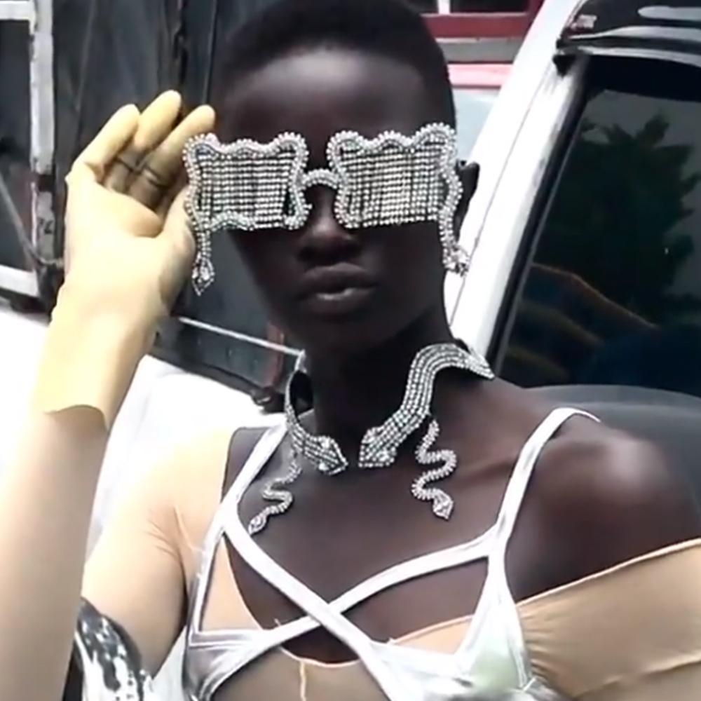 Stonefans Wavy Square Eyeglass Frame Snake Pendant Fashion Jewelry Collapsible Full Rhinestone Sunglasses Frame Face Accessories