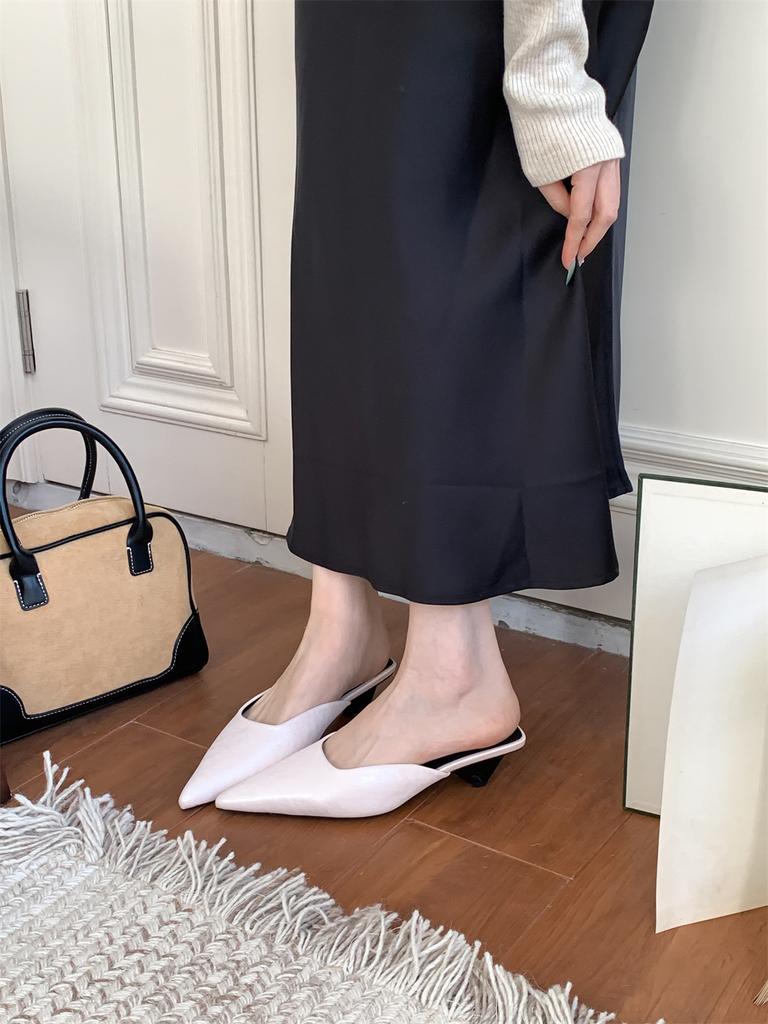 Traubenmutter 2025 Frühling neue flache Mules mit halber Ferse tragen High-End Koreanische Version spitze Freizeitschuhe