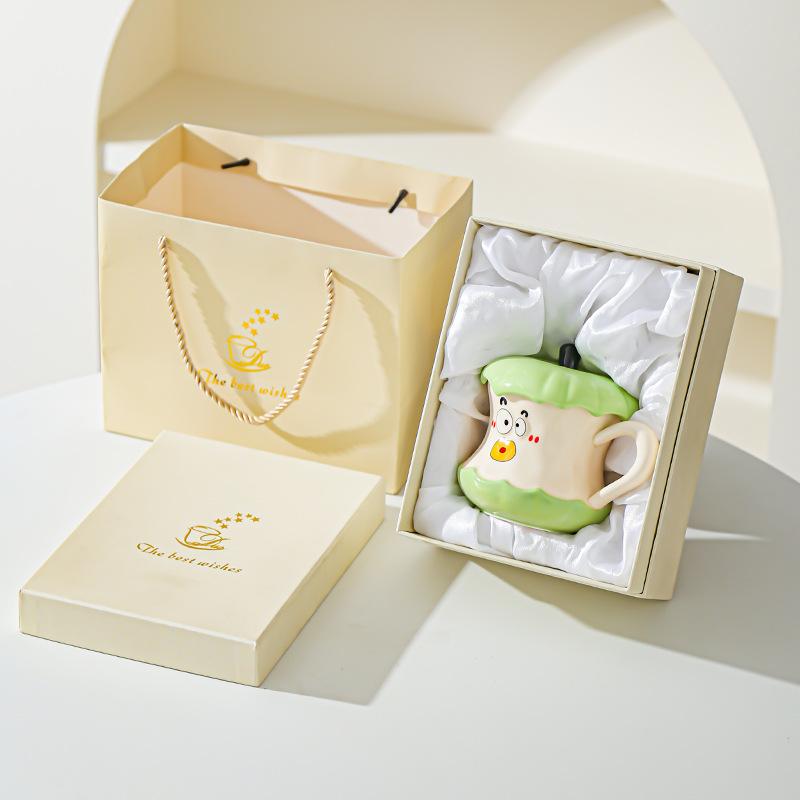 Funny Expression Apple Core Drinking Cup with Lid Spoon Souvenir Ceramic Mug Fruit Couple Cup