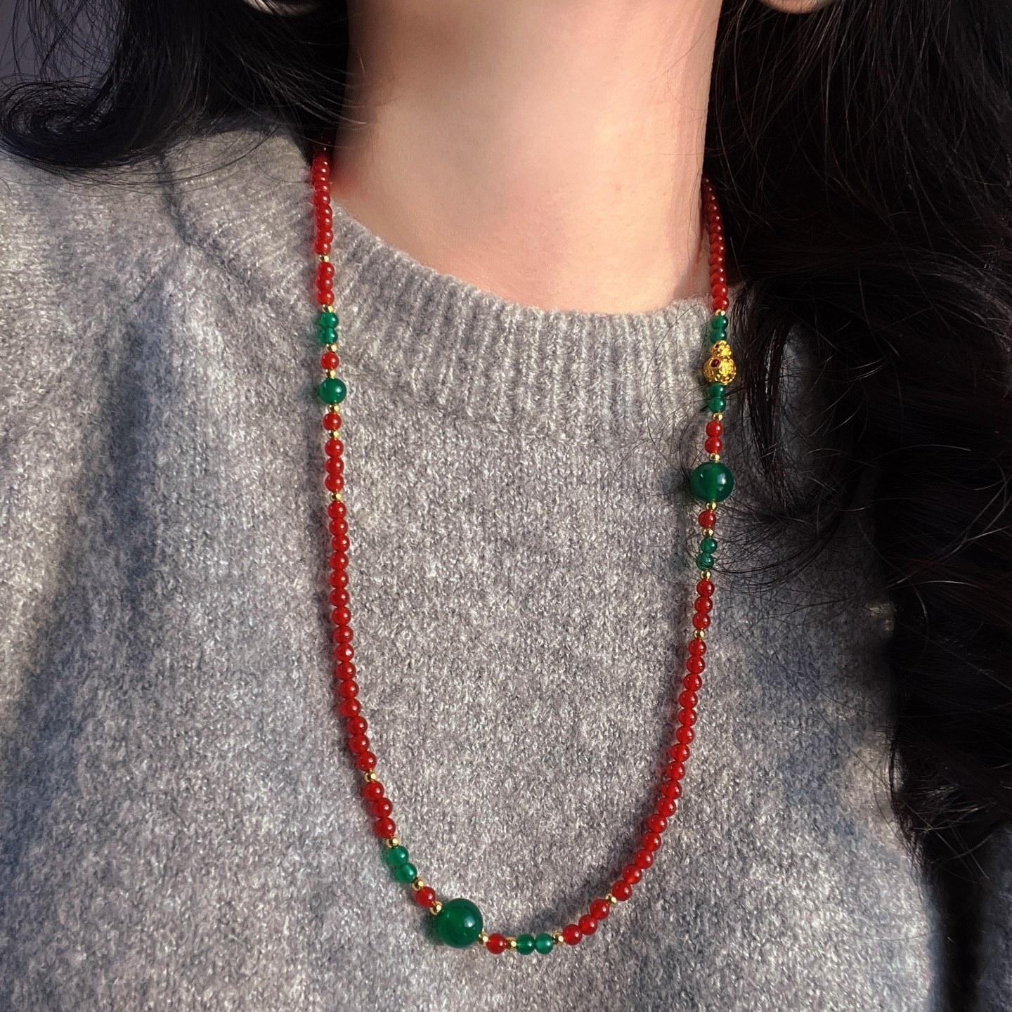 

Vintage High Quality 7A Pigeon Blood Red Chalcedony Green Agate Design Sense Sweater Chain Necklace Collarbone Chain Female