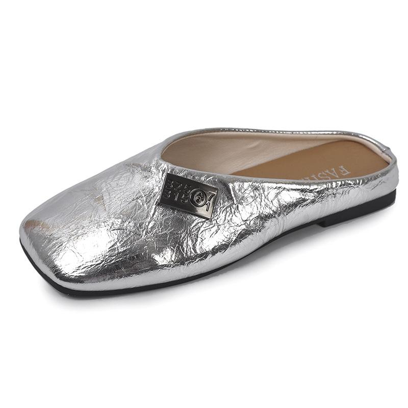 

Новые серебристые тапочки с V-образным вырезом и полупереноской для женщин 2024 года, новые универсальные тапочки с квадратным носком и плоским дном для женщин с мягкой подошвой и легким носком, классные тапочки для женщин 40 серебряный