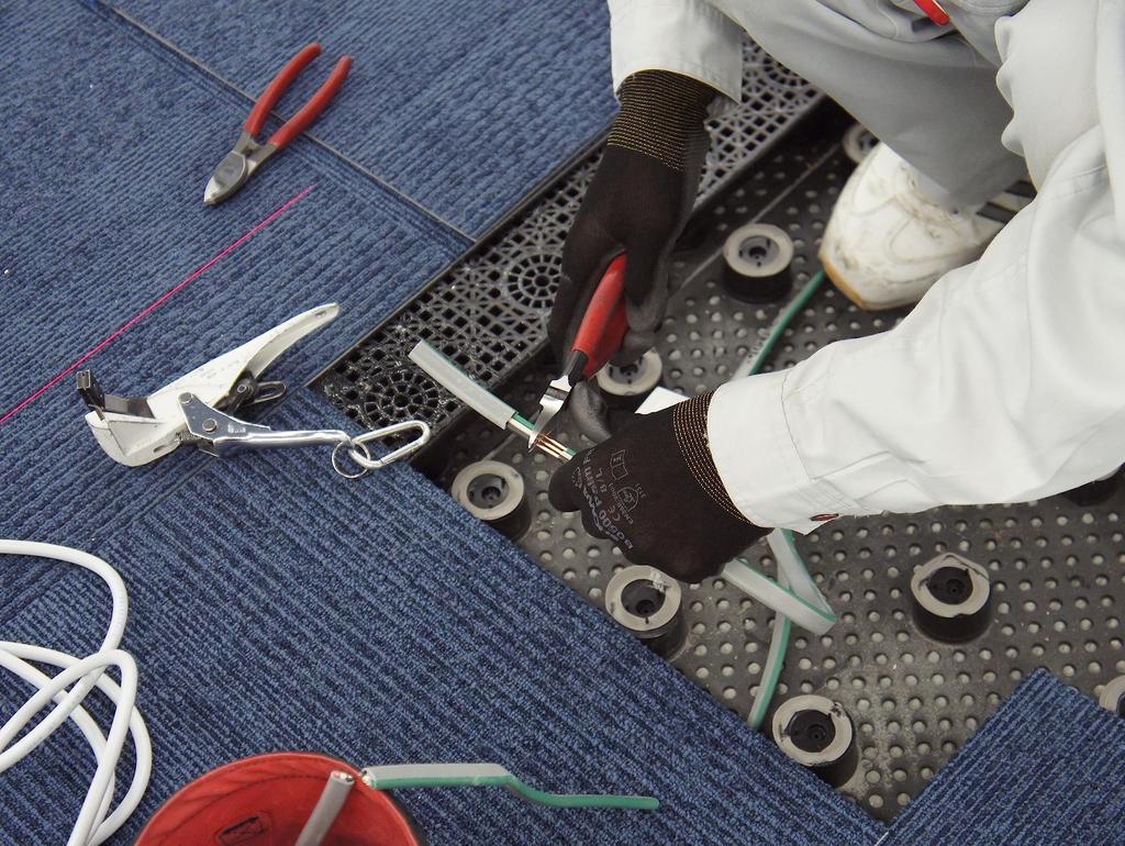 Showa Gloves Low Dust Palm Fit Simply 10 Pairs [10-Pack, Generation] Gloves, Black, Medium, Packaged,