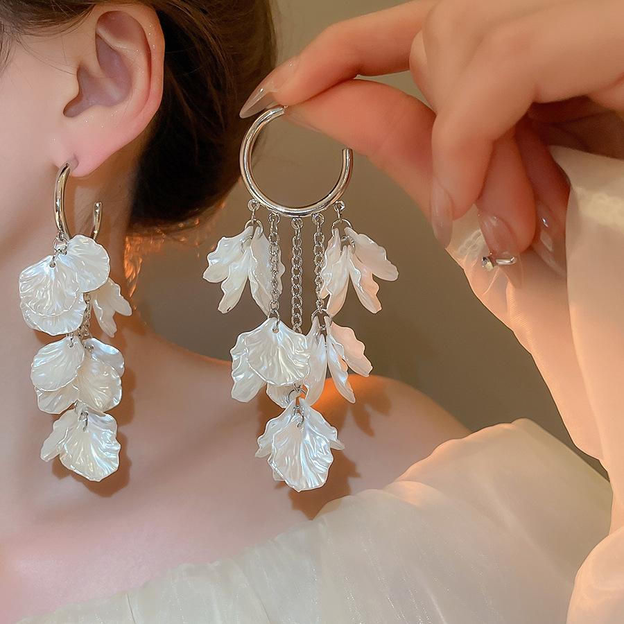 Diamond-set pearl petals fringed earrings stud earrings temperament fashionable and versatile design earrings