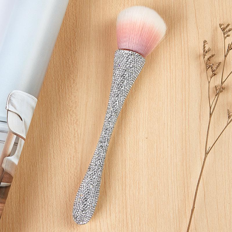 

Кисть для макияжа XL с мягкой щетиной и бриллиантовыми вставками для хайлайтинга и нейл-арта Diamond-Studded Powder Brush