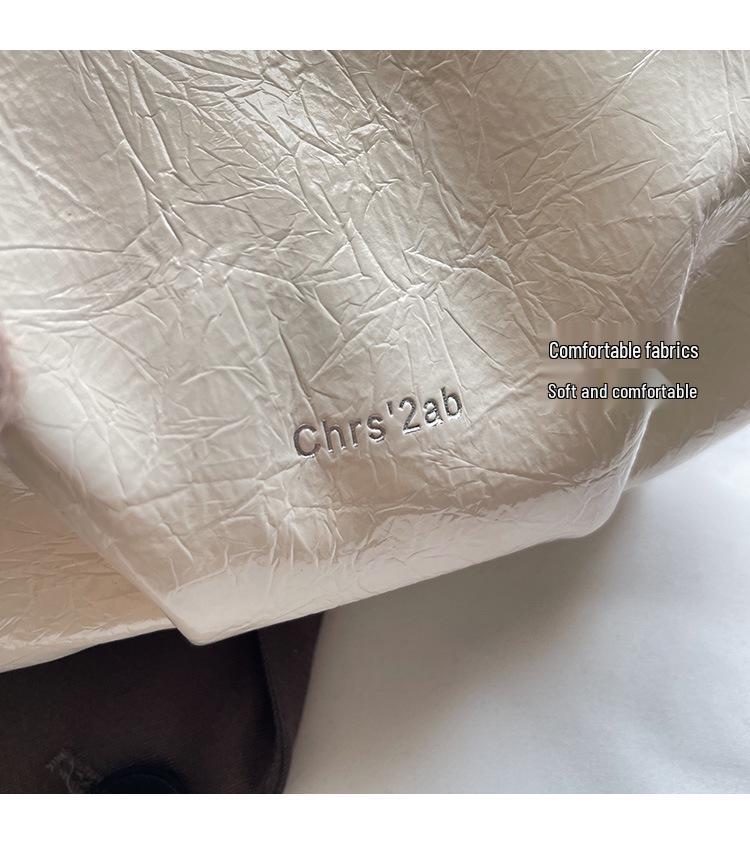 Women's Versatile Pleated Crossbody Handbag - Stylish Chain Shoulder Bag for a Chic Look.