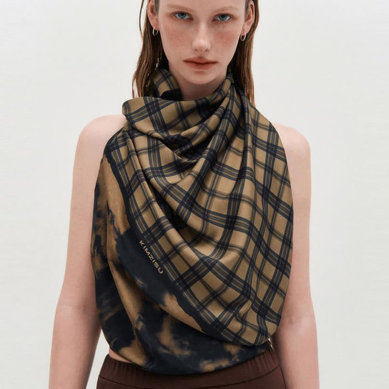 

KIMZISU Half&Half Plaid Square Scarf 95 _ BEIGE BEIGE_OS