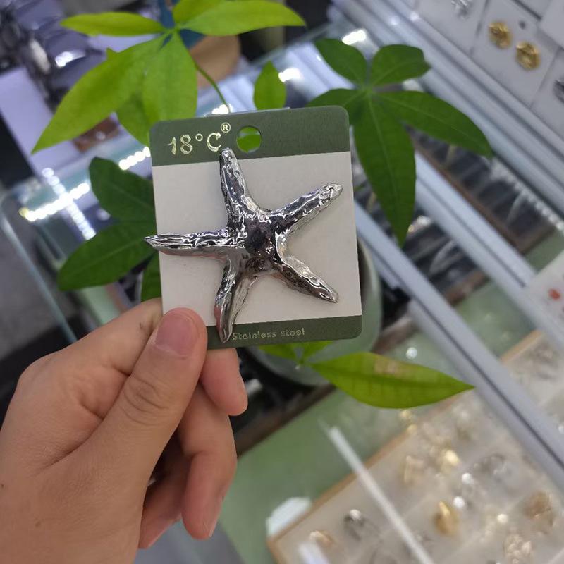 

Брошь Морская звезда из нержавеющей стали: Аксессуар из 18-каратного золота, вдохновленный океаном 18K