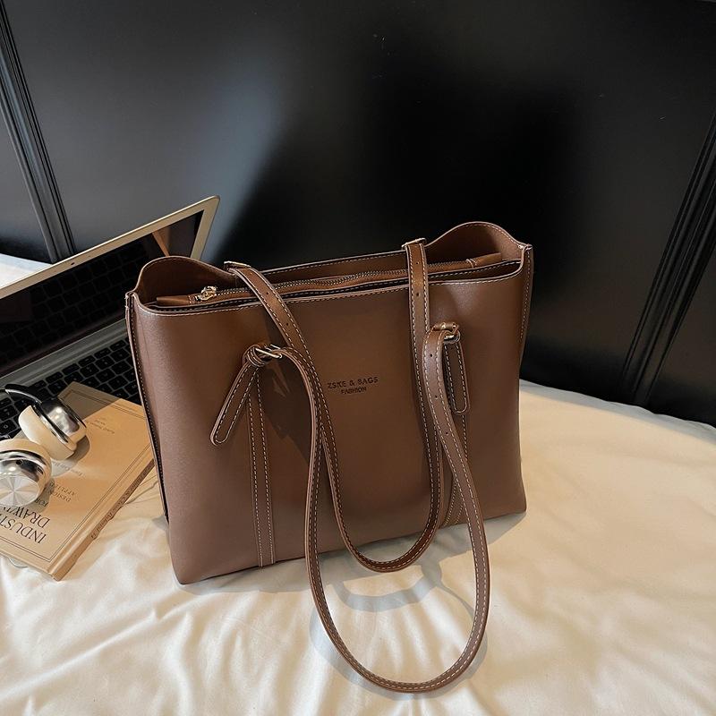 This Year's Popular Bag Women's Large-capacity 2025 New Autumn and Winter Versatile Casual Shoulder Bag Textured Commuter Tote Bag