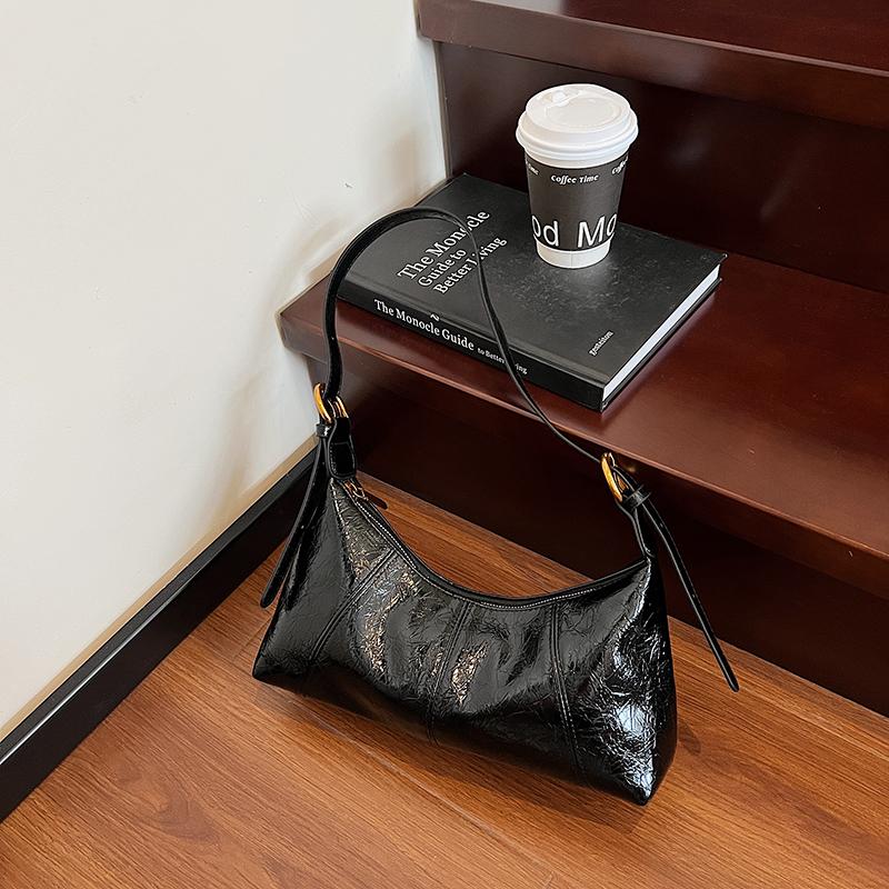 Korean niche croissant bag autumn and winter new girls high-end messenger bag daily commute armpit bag fashionable and versatile