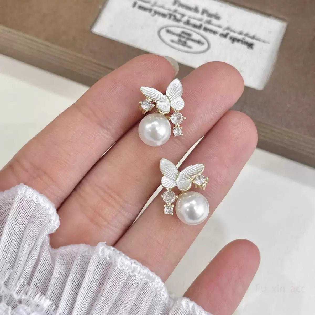 Inspiration Butterfly: Sweet Pearl & Sterling Silver Butterfly Ear Cuff for Non-Pierced Ears - Elegant & Exquisite Design