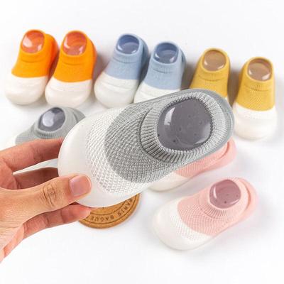 Atmungsaktive Sockenschuhe aus Mesh mit weicher Sohle für Kleinkinder, die laufen lernen
