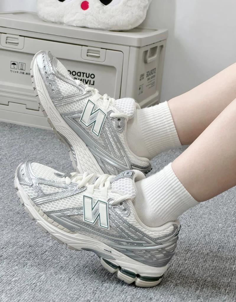 New Balance Baskets 1906R Argent Métallisé Crème M1906REE
