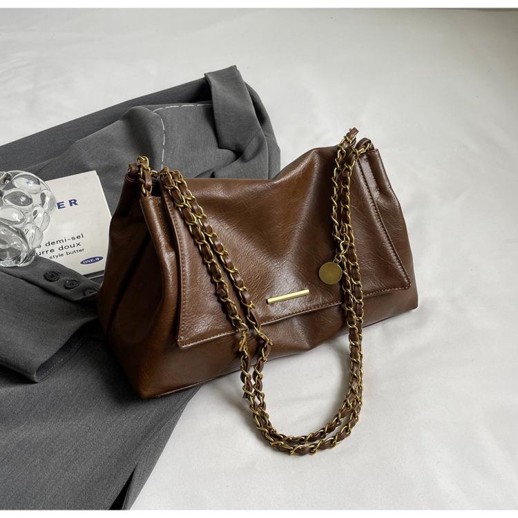 2025 autumn and winter new product retro trendy large capacity underarm tote bag women's simple versatile chain shoulder messenger bag