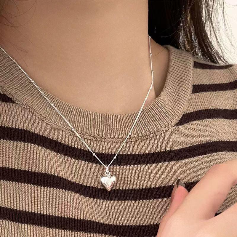 Collier Amour Design de Niche Coréen pour Femmes - Ne se Décolore Pas, Chaîne de Clavicule Polyvalente de Luxe Léger