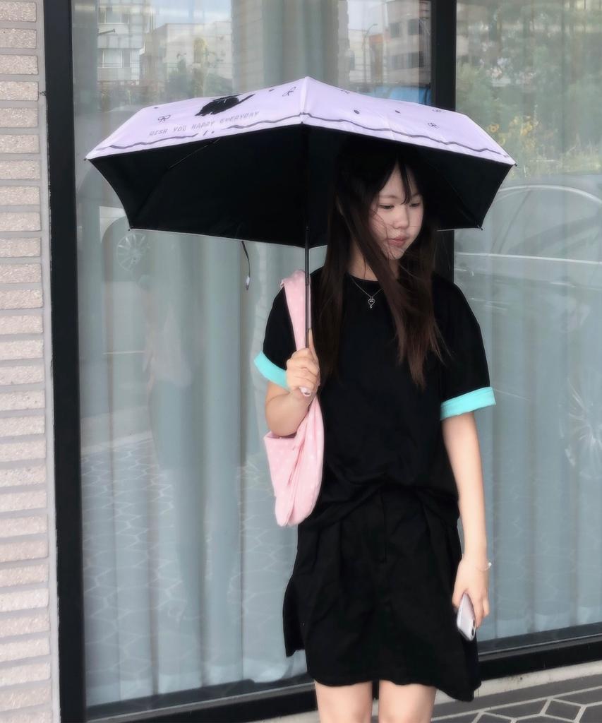 AWESOME STUDIO Color Block Roll-Up Sleeve T-Shirt Black