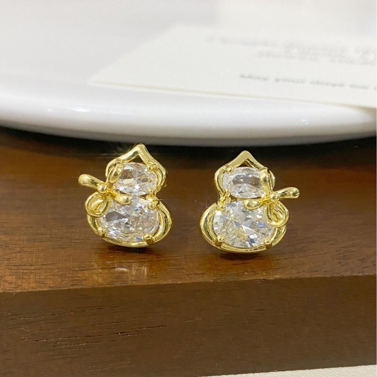 Exquisite French Zirconia Bow Earrings: Vintage-Inspired Niche Design for Women