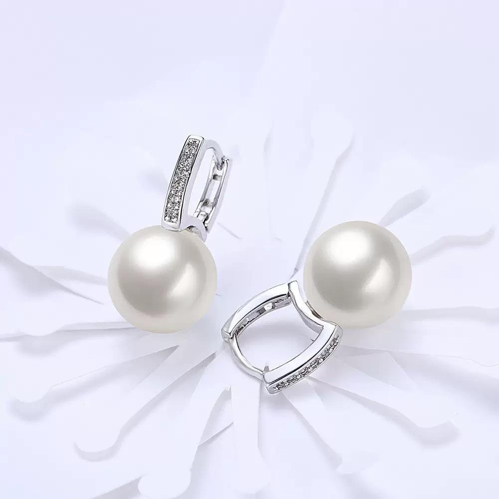 Chic Gold Pearl Stud Earrings With Diamonds Small Fragrance Light Luxury Creative Fashion Jewelry For Women