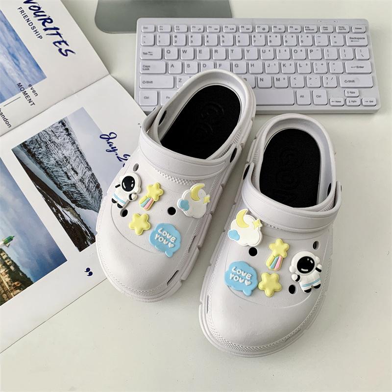 Hole shoes women's 2025 new women's muffin platform beach shoes student bag head wearing sandals