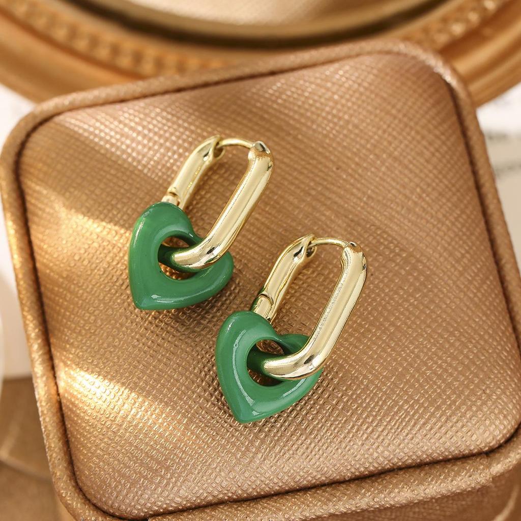 Autumn-Winter Minimalist Retro Red Heart Earrings: High-End Light Luxury for Women
