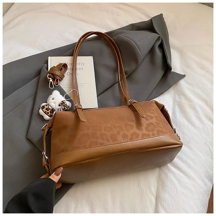 Simple and Large-capacity Underarm Bags, Autumn New Trends, Simple Messenger Bags, Fashionable Commuter Shoulder Bags