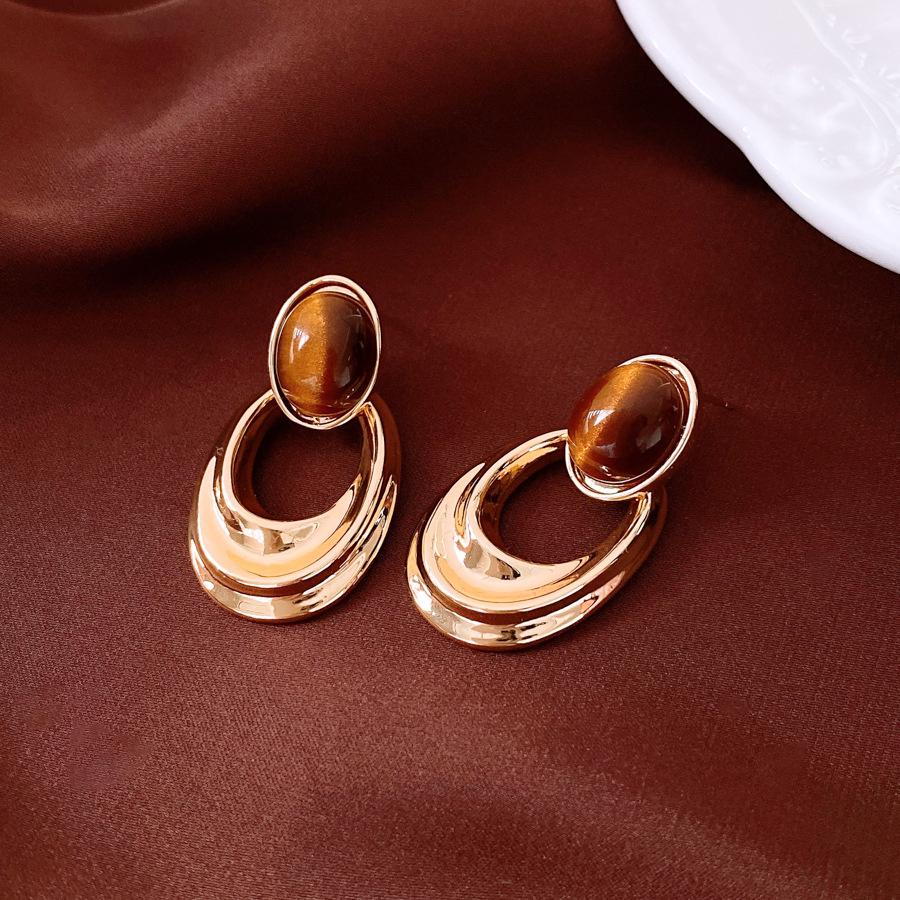 

18K Real Gold Electroplated Silver Needle Tiger s Eye Stone Oval Earrings Maillard Retro Earrings Light Luxury High-end Earrings Women