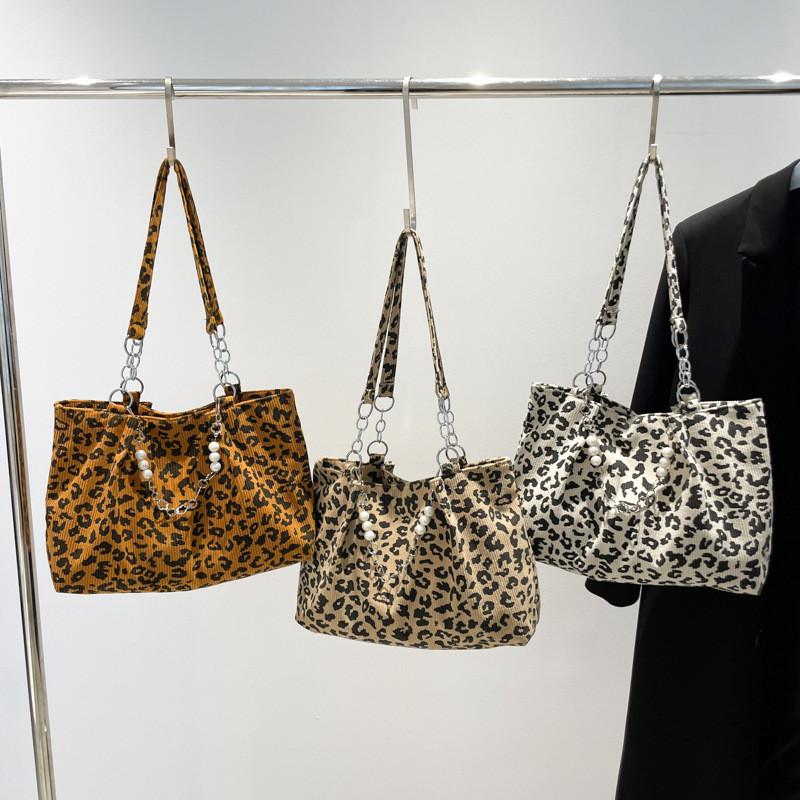 Fashionable Tote Winter Bag With Unique Material And Spacious Interior Essentials For