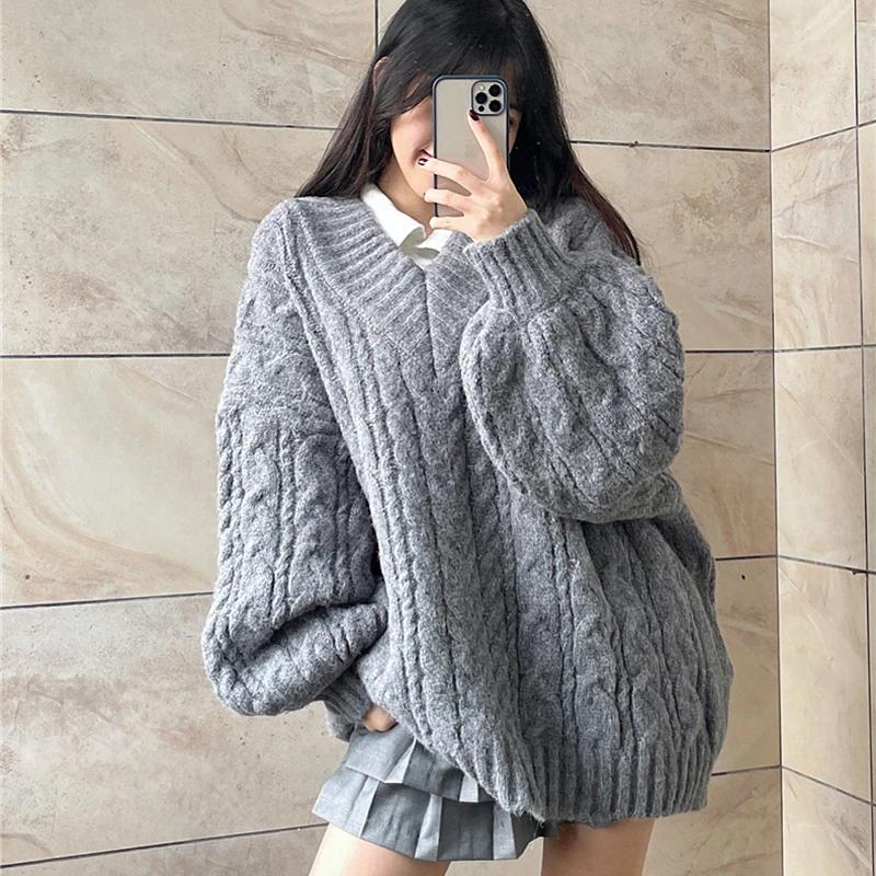 Корейские свободные зеленые свитера женские винтажные ленивые ветровки с V-образным вырезом милые вязаные пуловеры осенние повседневные свободные джемперы с длинным рукавом S серый 2600₽