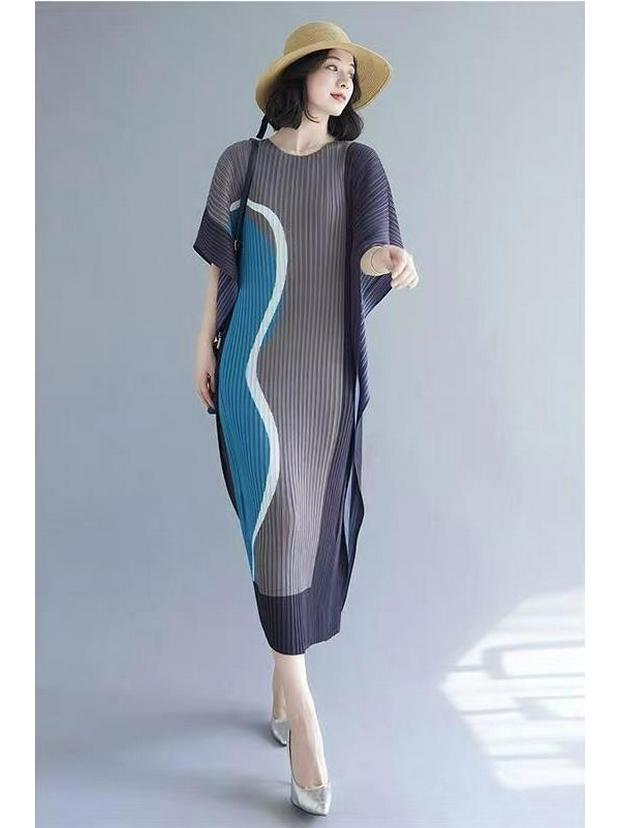 

Miyake Pleats 2024 Summer French-Inspired Long Dress: Chic, Youthful, Niche Design One Size