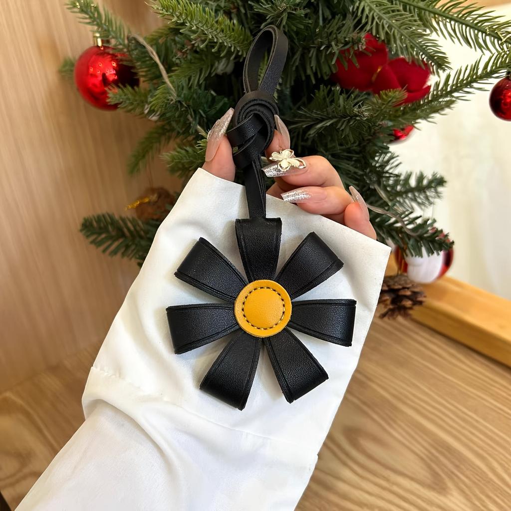 Sunflower PU Leather Bag Charm Suitable for Handbag Accessories, Car Decorations, Holiday Ornaments and Birthday Gifts