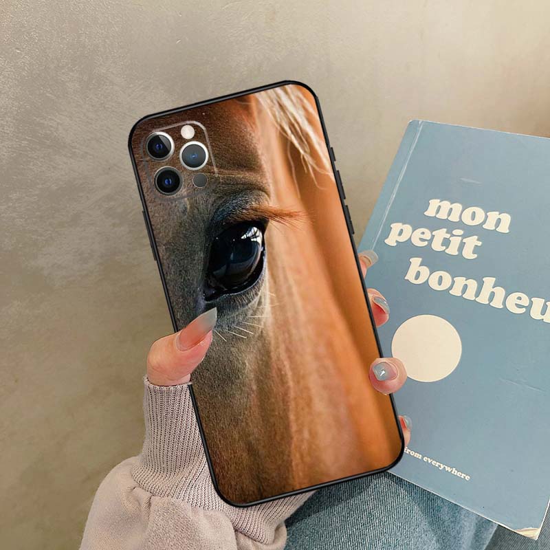 Beautiful Elegant Brown Horses Case For iPhone 17 Air 14 16 15 11 12 13 Pro Max 12 mini XR 15 16 Plus 16e Back Cover Shell
