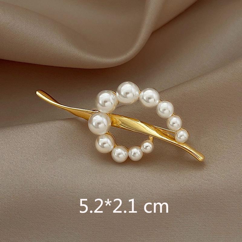 2024 Women's High-Grade Anti-Exposure Brooch: Stylish, Niche Design Clothes Pin.