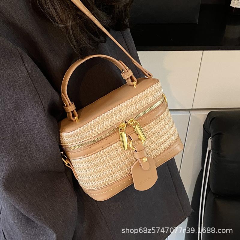 Portable Fashion Casual Bucket Bag 2025 New High-end Contrasting Color Shoulder Bag Woven Straw Commuter Messenger Bag