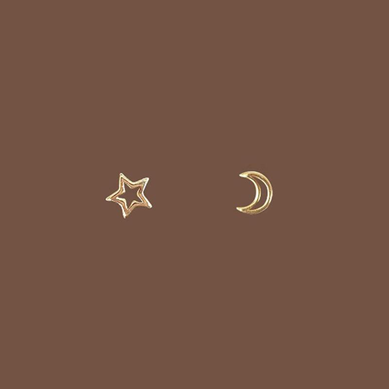 Stjerne og måne øredobber Sommernisje for kvinner Design Sense Asymmetrisk Enkel liten Mini Star Moon øredobber