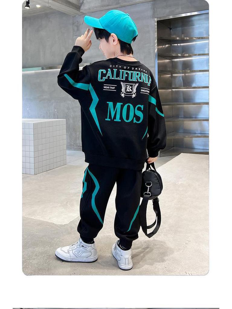 2025 Gutter Høst Sportsdrakt: Trendy genser for mellomstore og store barn