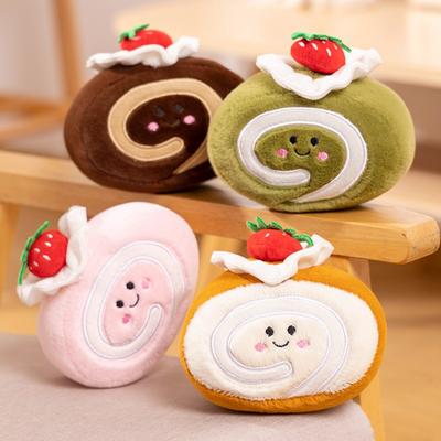 Bambola di peluche a forma di cartone animato con rotolo svizzero al cioccolato Matcha alla fragola