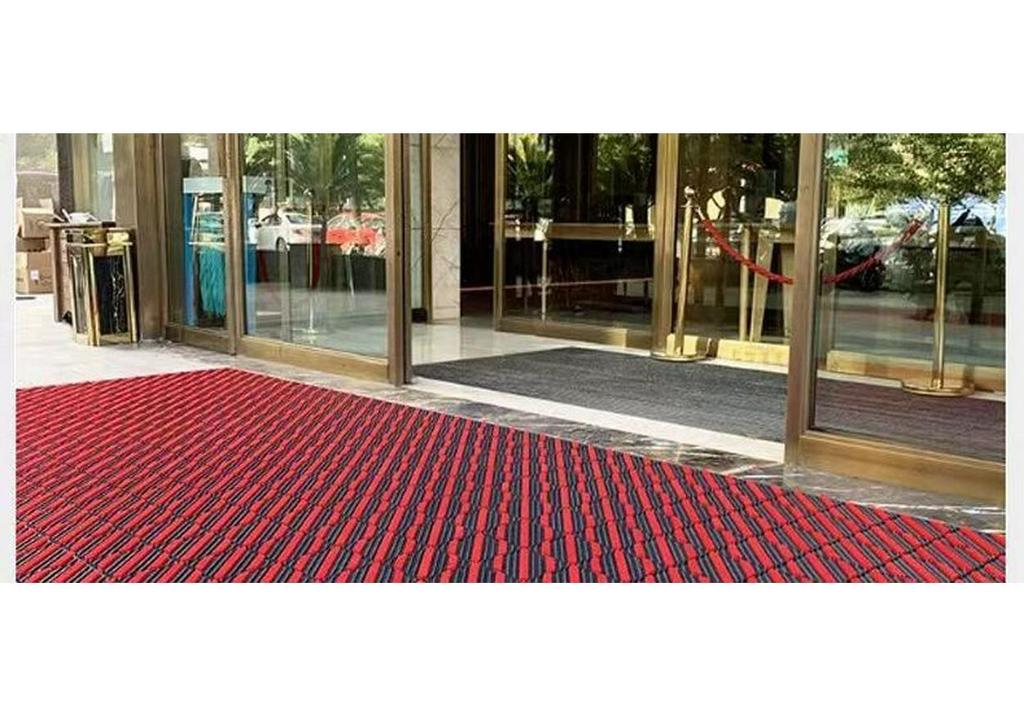 Interlocking Non-Slip Outdoor Entrance Mat for Commercial Use