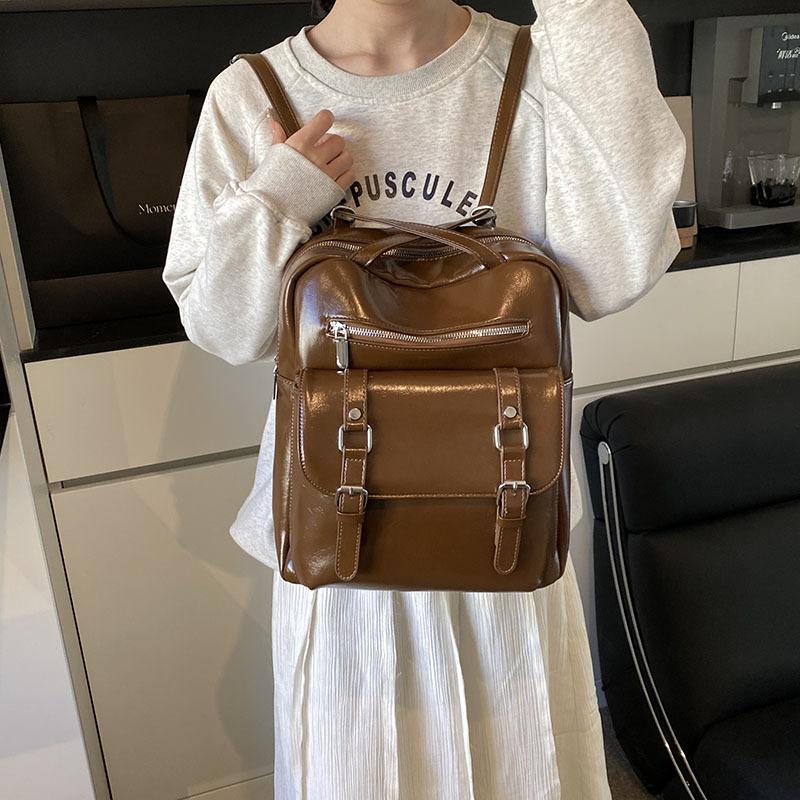 

Oily leather retro large-capacity women s backpack 2025 autumn and winter new commuter backpack student school bag