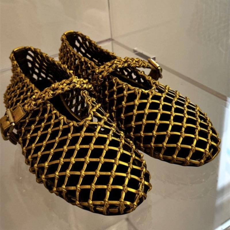 The New Hollowed-out Ballet Shoes Are Fashionable and Versatile with A Shallow Opening and Flat Sole