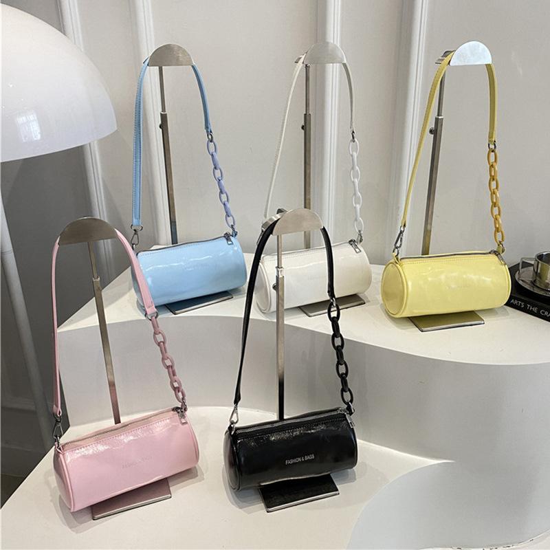 Design Trend Fashion Network Shoulder Live 2025 Red Niche Stream Triangle Handheld Women's Satchel Fashion New Oblique
